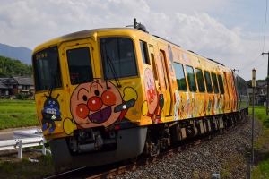 【アンパンマン列車】黄色と赤色の列車が「土讃線」を毎日運航中♪