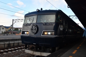 昨日は撮り鉄デー♪　四国初上陸「WEST　EXPRESS銀河」無事出発　※年末年始空室あります