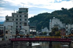 新年に向けて金倉川の河川清掃を行いました