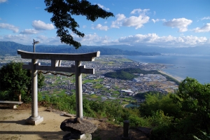 天空の鳥居【高屋神社】週末限定シャトルバス運行中！　※「新うどん県泊まってかがわ割」予約受付中！